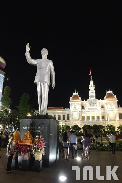 胡志明跟市政廳晚上.JPG