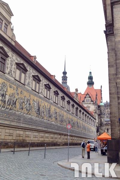 王侯隊列圖瓷壁畫Procession of Princes.jpg