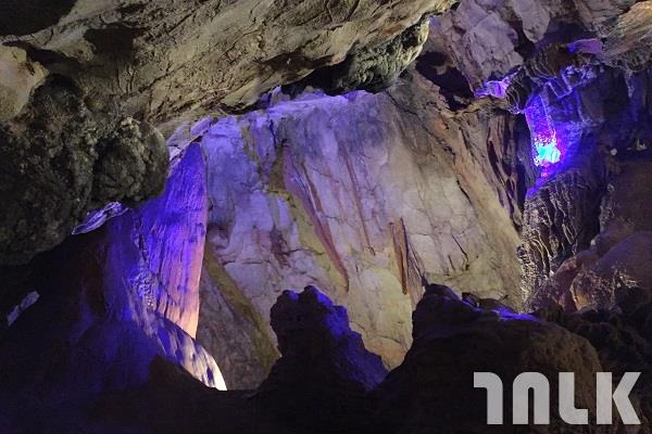 Tham Xang 象洞裡的石灰岩.JPG