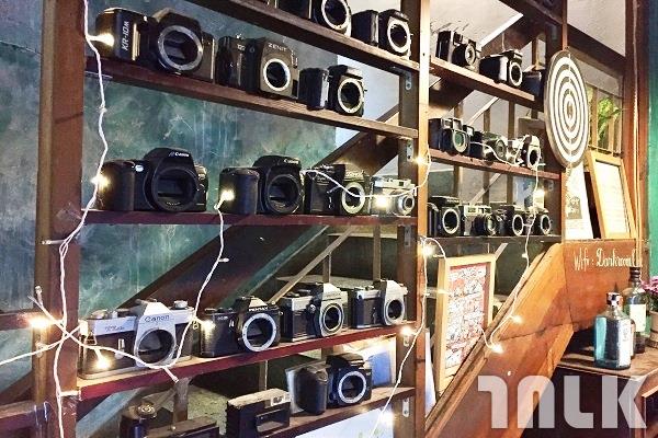 店內陳設販賣的相機.jpg