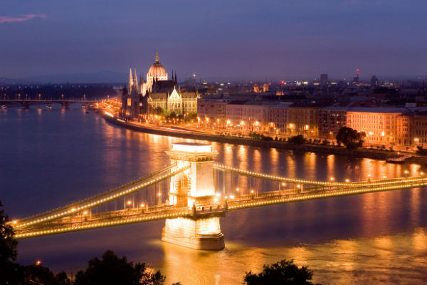chain bridge_hungary