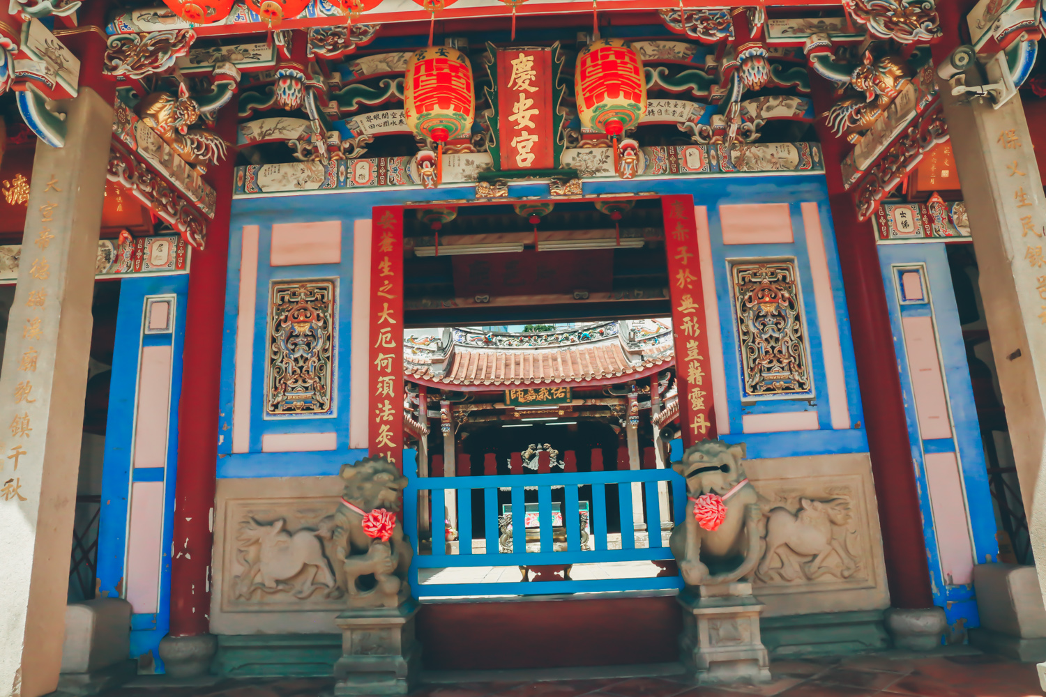 像是同鄉會館、信仰儀式、以及早期的市集街區等等,這些廟宇也正式彰化最早期街區的模樣。 像是同鄉會館、信仰儀式、以及早期的市集街區等等,這些廟宇也正式彰化最早期街區的模樣。