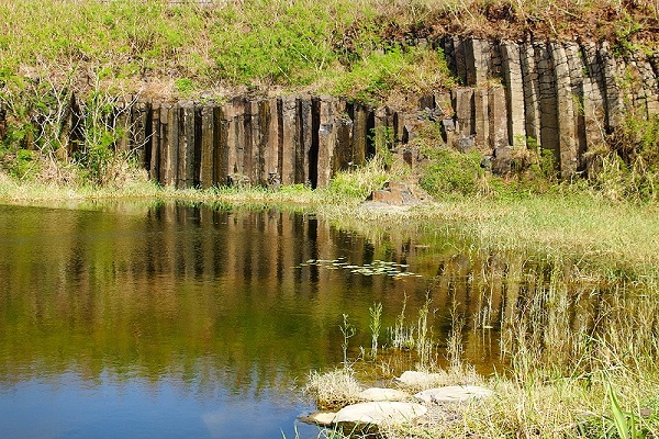 三石壁(澎湖縣政府).jpg