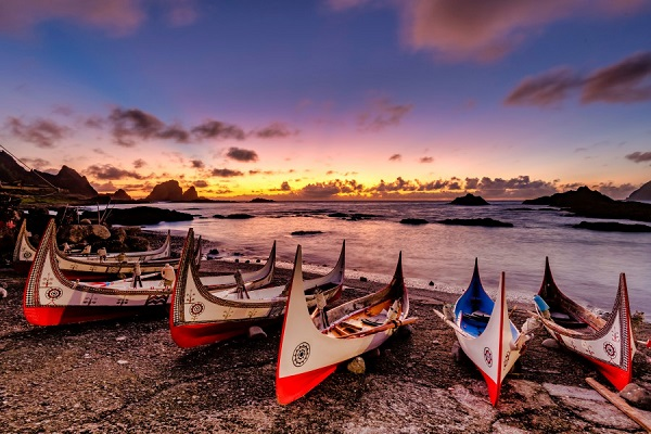 日出拼板舟(shutterstock).jpg