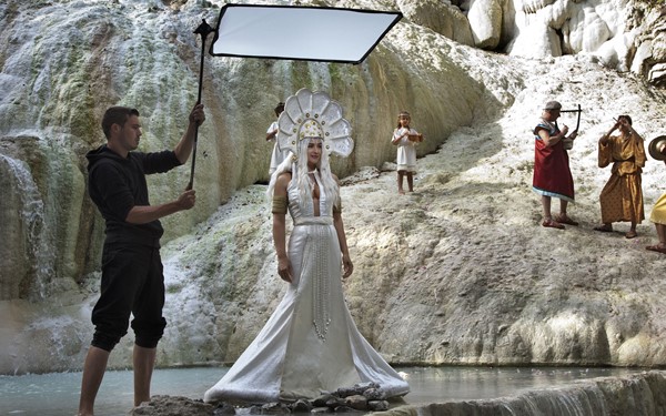 1209 新聞稿 莫妮卡貝露琪 01