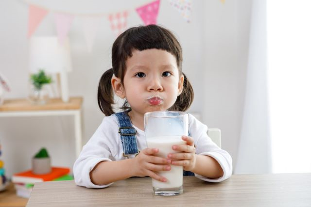 開學季小農鮮奶家庭訂單成長六成多（圖shutterstock）.jpg