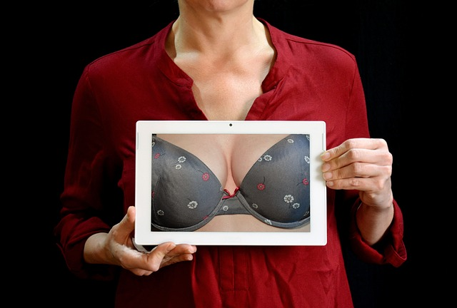 decollete-g998caf4ec_640.jpg