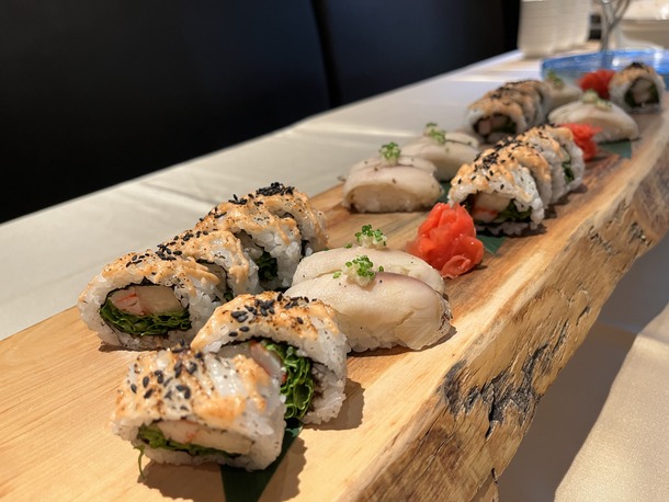 水梨明太子風味卷壽司(前)鯖魚握壽司(後).JPG.jpg