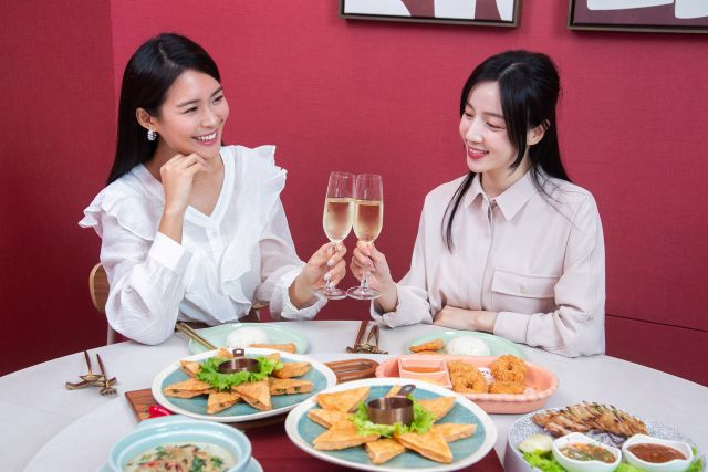 瓦城月亮蝦餅每年熱銷近百萬份.jpg