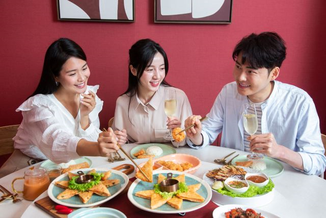 為歡慶月亮蝦餅誕生35周年「瓦城兩廳院店」舉辦「蝦趴派對」.jpg