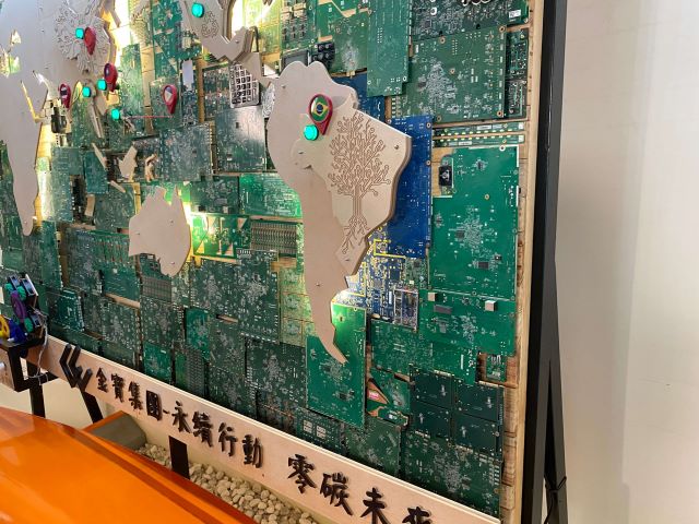 使用報廢的PCB板進行加工和拼接.jpg