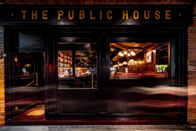 The Public House以英倫古典風格空間供應融合在地茶飲的雞尾酒調酒.jpg