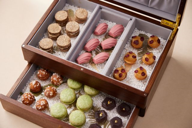 PETIT FOUR.jpg