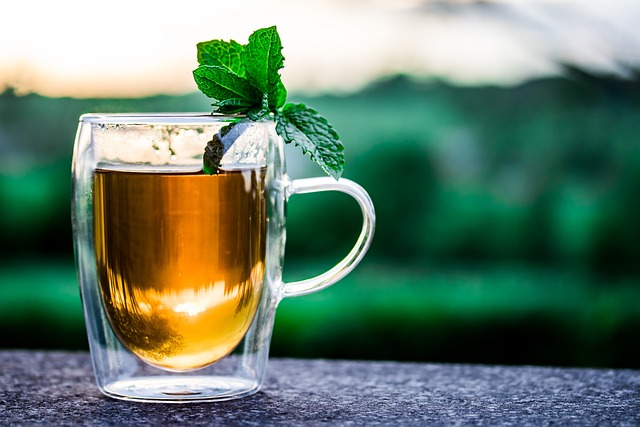 「茶類」中的兒茶素，能夠降低人體膽固醇、腸內脂肪吸收.jpg