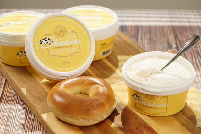 19號軟質鮮奶油乳酪特點是不用退冰即可以直接用於烘焙。.jpg