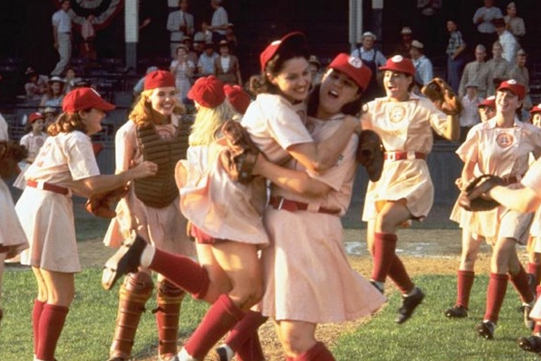 aleagueoftheirown02.jpg