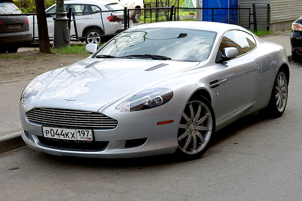 01Aston_Martin_DB9_coupe.jpg