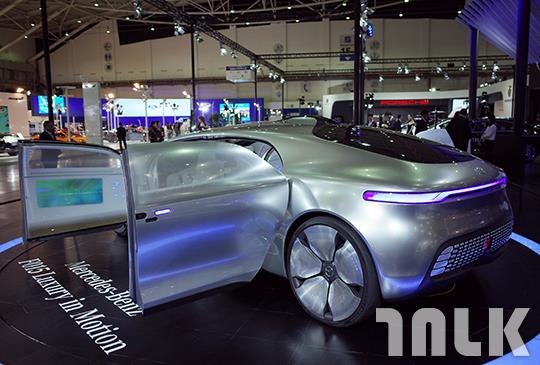 Mercedes-Benz F 015-Luxury in Motion 2.JPG