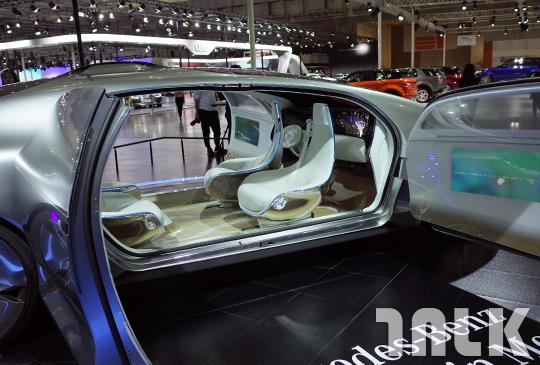Mercedes-Benz F 015-Luxury in Motion 3.JPG