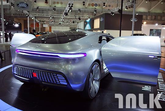 Mercedes-Benz F 015-Luxury in Motion 4.JPG