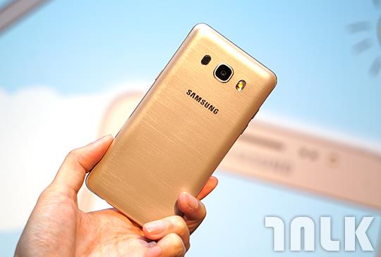 Samsung Galaxy J5（2016）2.JPG