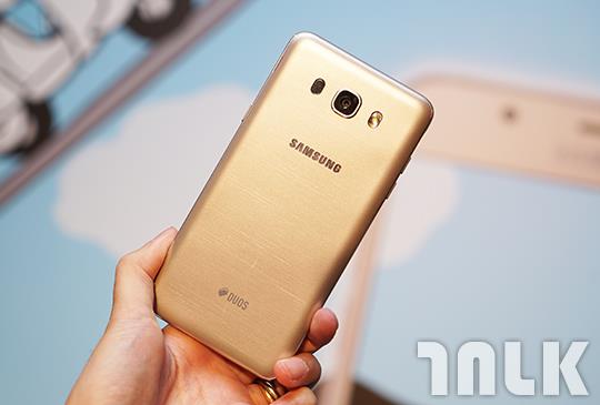 Samsung Galaxy J7（2016）2.JPG