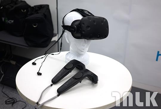 HTC Vive 7.jpg