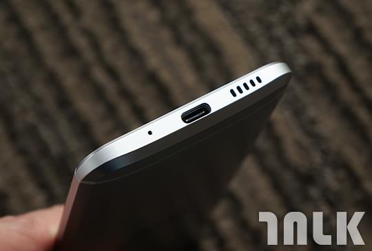 HTC 10 8.JPG