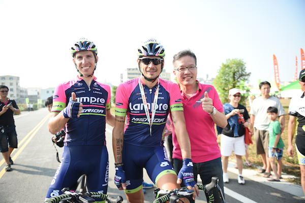 冠軍車手Rui Costa 與Filippo Pozzato 及美利達行銷本部副總經理鄭文祥終點合影