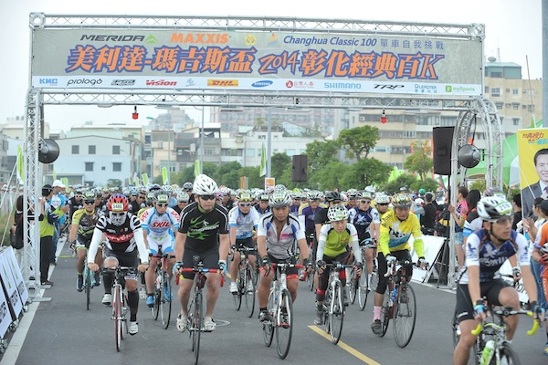 5000名車友上午6點集結出發 全長106公里