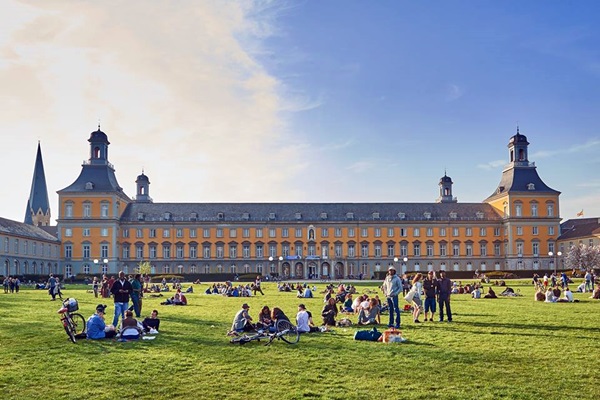 Bonn Universtitz.jpg