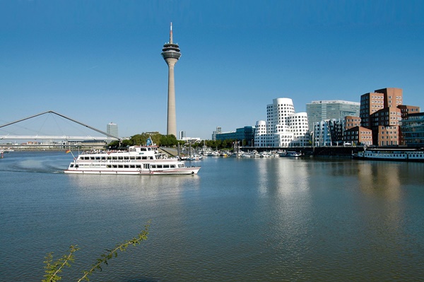Dusseldorf tv tower.jpg