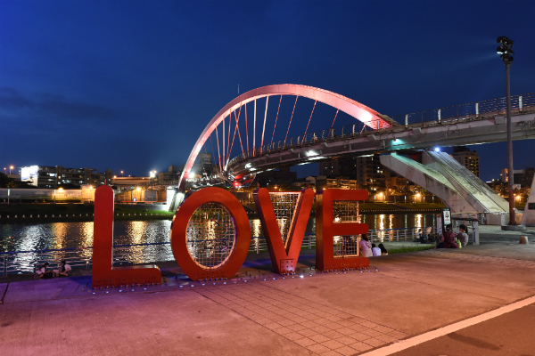 彩虹橋迷人夜景.jpg
