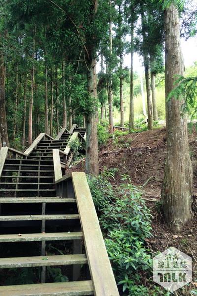 登山階梯.JPG