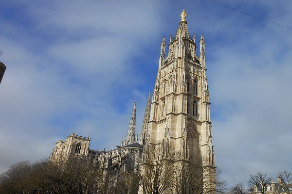 Bordeaux 佩貝爾塔與主教堂.JPG