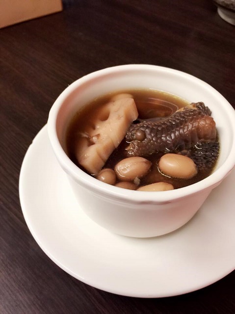 hk花生眉豆雞腳湯.jpg