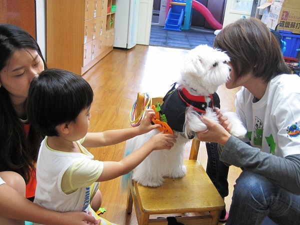 狗醫生 Dr. 波比陪伴小孩.jpg