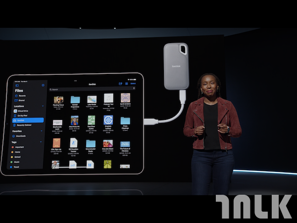 appleEvent030900021.PNG