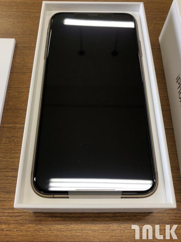 XsMax92100014.jpg