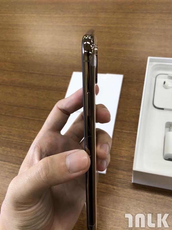 XsMax92100017.jpg