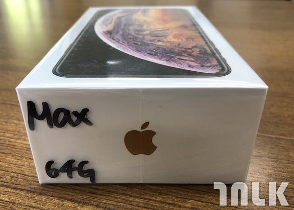 XsMax92100009.jpg