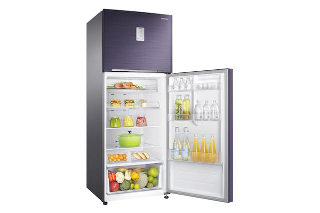 獨特的「Easy Slide滑動式層架」，兼具收納與食品展示雙重功效，方便拿取讓整理更輕鬆