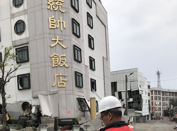 遠傳第一時間搶進災區，投入46名人力，加派行動基地車，協助通訊恢復及救災關懷.jpg