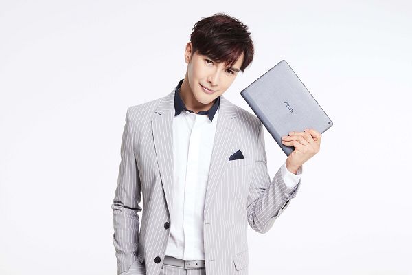 ASUS ZenPad 10 Z301M輕薄機身採用優雅針織壓紋設計.jpg