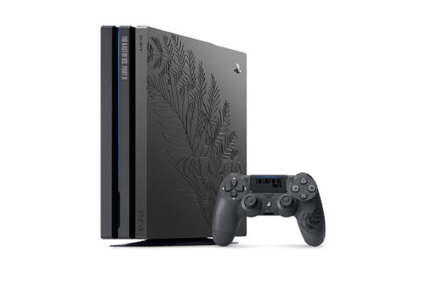 009 PS4 限定版主機及 DUALSHOCK4 無線控制器.jpg